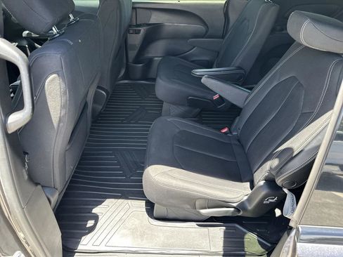 Used 2019 Chrysler Pacifica Touring Plus w/ S Appearance Package FWD image 22
