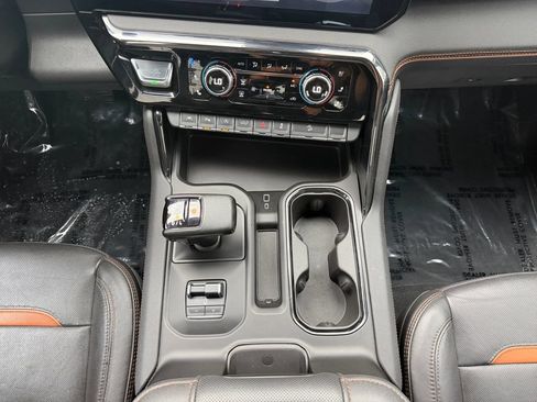 Used 2023 GMC Sierra 1500 AT4 w/ AT4 Preferred Package AWD/4WD image 11