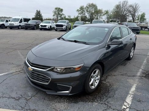 Used 2018 Chevrolet Malibu LS w/ LPO, Convenience Package 1 FWD image 1