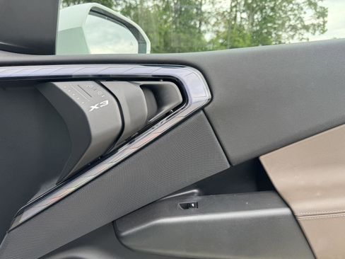 Used 2025 BMW X3 xDrive30i w/ Premium Package image 29