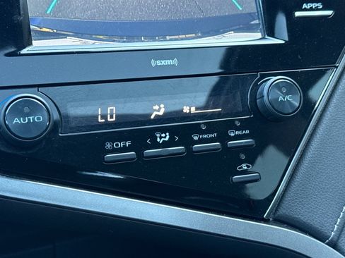 Used 2020 Toyota Camry SE w/ Blackout Package FWD image 27