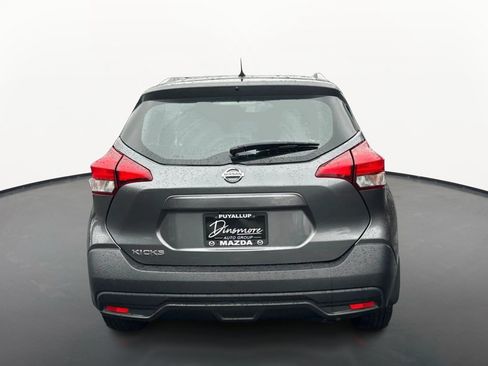 Used 2018 Nissan Kicks S FWD image 4