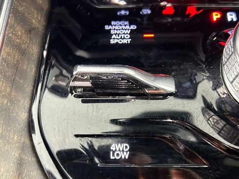 Used 2024 Jeep Grand Wagoneer L 4WD image 27