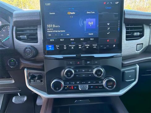 Used 2023 Ford Expedition Limited image 28