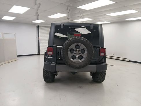 Used 2017 Jeep Wrangler Freedom Edition image 6