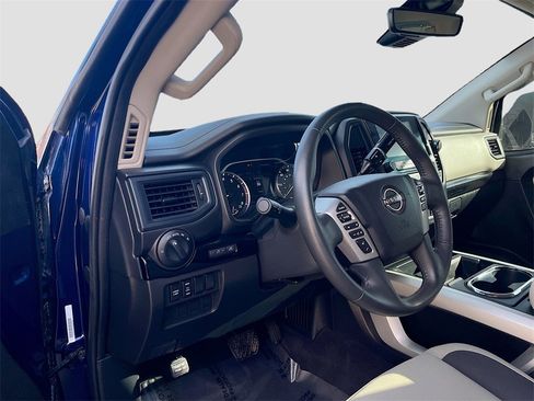 Used 2024 Nissan Titan SV w/ SV Convenience Package image 9
