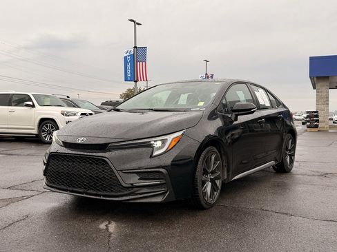 Used 2024 Toyota Corolla SE image 3