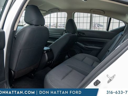 Used 2025 Nissan Altima 2.5 SV FWD image 19