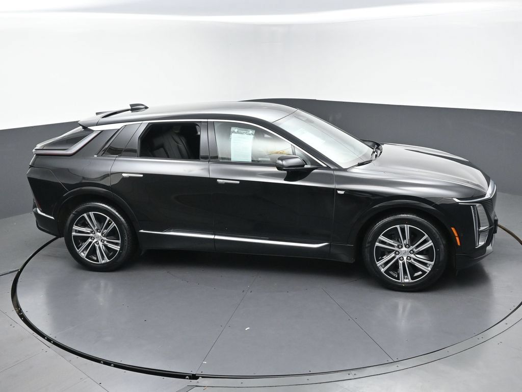 Used 2024 Cadillac Lyriq Luxury RWD image 7