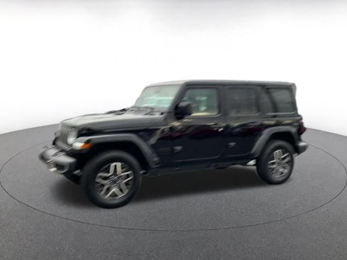 Used 2025 Jeep Wrangler Sahara image 8