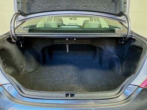 Used 2014 Toyota Camry LE image 27