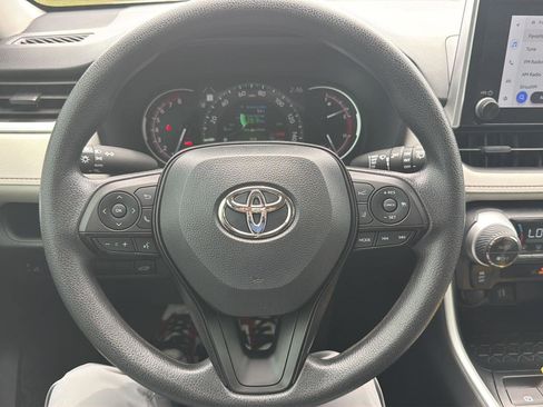 Used 2025 Toyota RAV4 XLE w/ Convenience Package FWD image 28