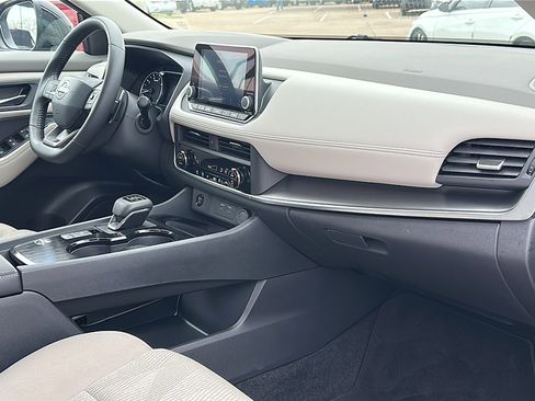 Certified 2025 Nissan Rogue SV image 22