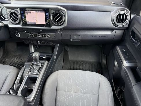 Used 2019 Toyota Tacoma TRD Off-Road image 11
