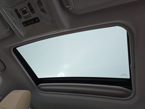 Used 2021 Toyota RAV4 XLE w/ Convenience Package FWD image 29