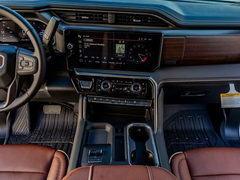 Used 2026 GMC Sierra 3500 Denali Ultimate w/ LPO, Black Badging Package image 24