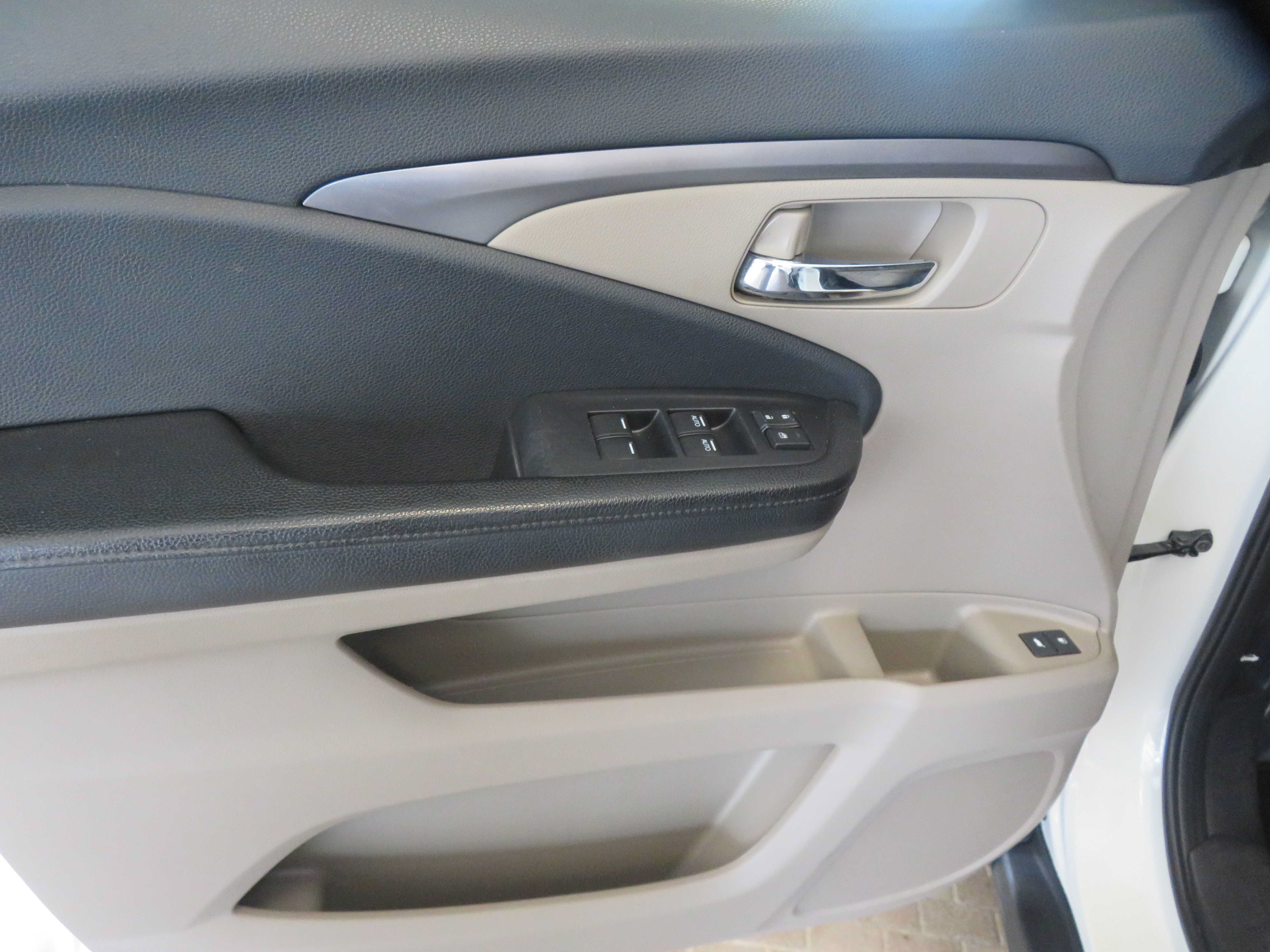 Used 2017 Honda Pilot EX-L image 14