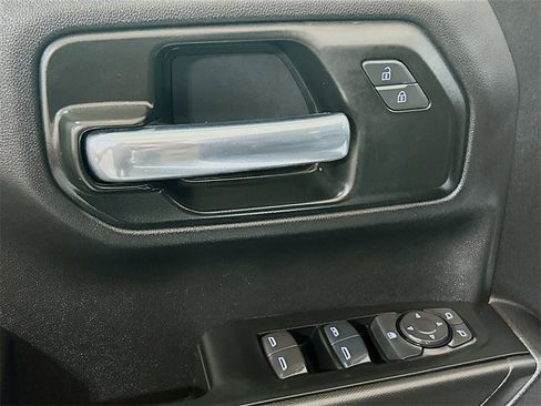 Used 2025 Chevrolet Silverado 1500 Custom image 15
