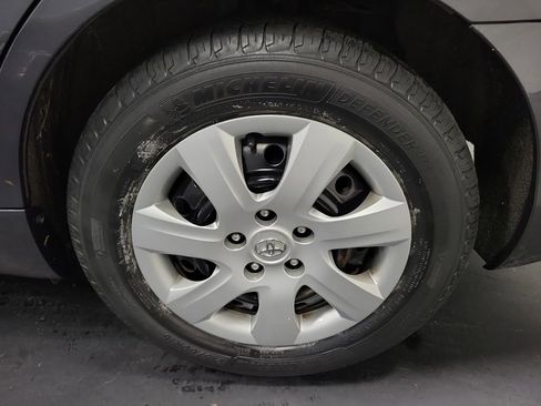 Used 2010 Toyota Camry LE image 10