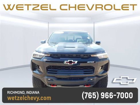 Used 2025 Chevrolet Colorado ZR2 w/ Technology Package AWD/4WD image 12