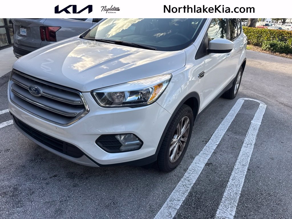 Used 2018 Ford Escape SE w/ SE Sync 3 Package FWD image 1