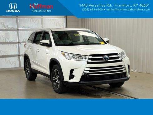 Used 2019 Toyota Highlander LE w/ Protection Package #3 AWD/4WD image 1