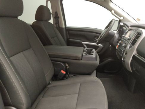 Used 2018 Nissan Titan SV RWD image 21