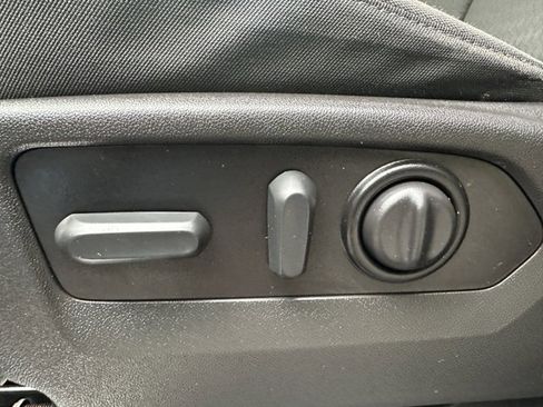 Used 2022 Chevrolet Silverado 1500 LT Trail Boss w/ Bed Protection Package image 18