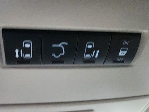 Used 2014 Dodge Grand Caravan SXT image 22