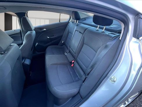 Used 2018 Chevrolet Cruze LT image 20