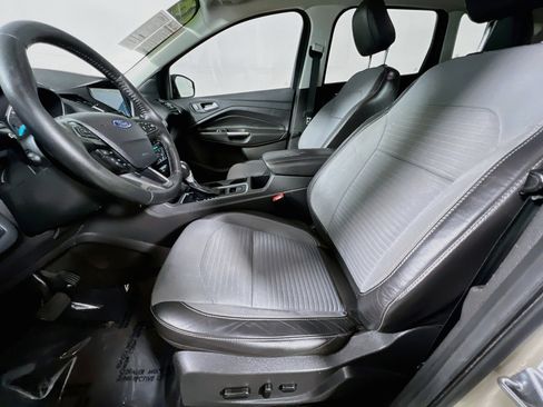 Used 2018 Ford Escape SE w/ SE Sport Appearance Package FWD image 15