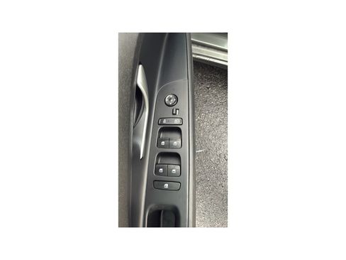 Used 2025 Hyundai Elantra SEL FWD image 12
