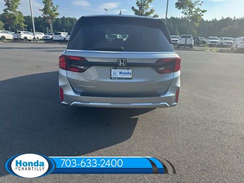 New 2026 Honda Odyssey Touring image 6
