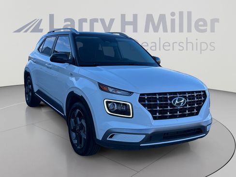 Certified 2024 Hyundai Venue Limited FWD image 8