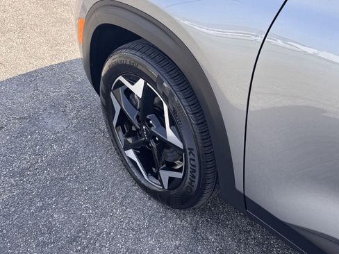 Used 2024 Kia Seltos EX image 8