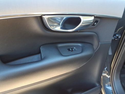 Used 2022 Volvo XC90 T5 Momentum w/ Climate Package image 22