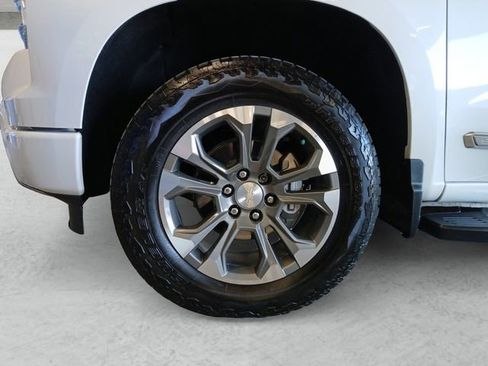 Used 2024 Chevrolet Silverado 1500 High Country w/ Technology Package image 23