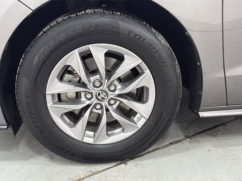 Certified 2023 Toyota Sienna LE image 25