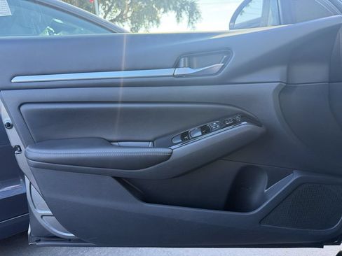 Used 2023 Nissan Altima 2.5 SV FWD image 13