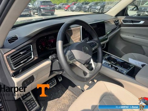 Used 2025 Volkswagen Atlas SEL Premium R-Line image 14