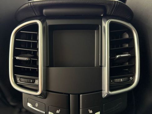 Used 2018 Porsche Cayenne AWD/4WD image 21