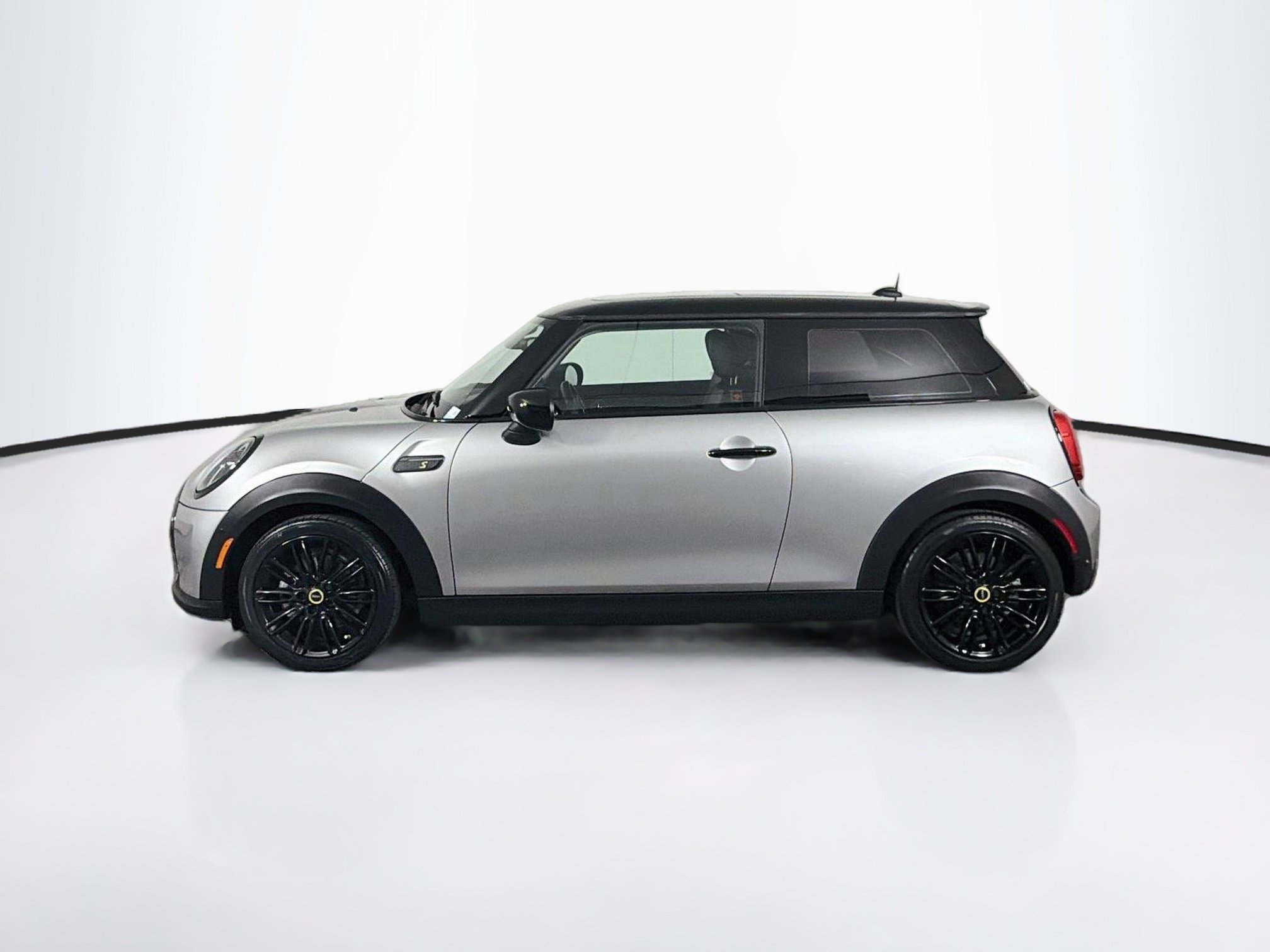 Used 2024 MINI Cooper SE FWD image 4