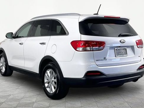 Used 2017 Kia Sorento LX FWD image 4
