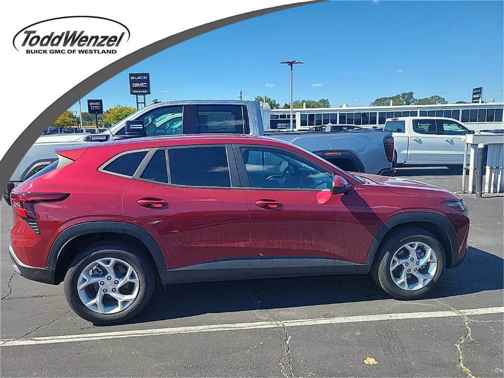 Used 2024 Chevrolet Trax LS w/ LS Convenience Package FWD image 1