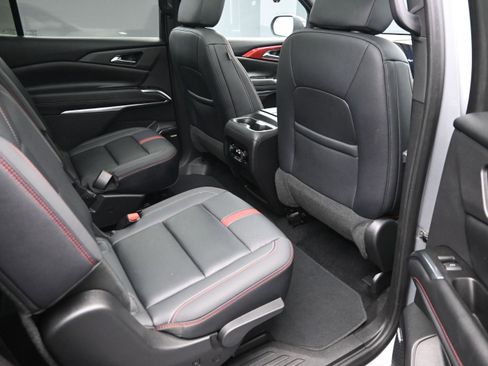 Used 2024 Chevrolet Traverse RS FWD image 35