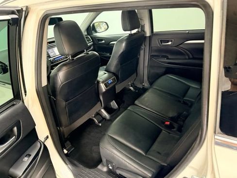 Used 2016 Toyota Highlander XLE AWD/4WD image 37