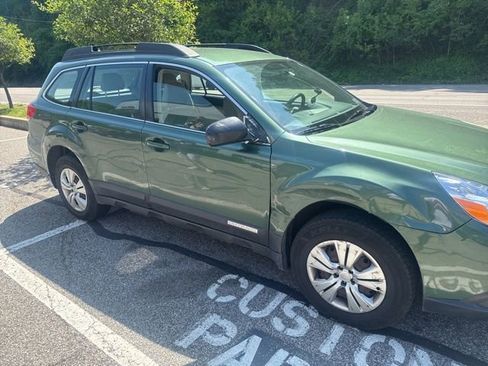 Used 2010 Subaru Outback 2.5i AWD/4WD image 14