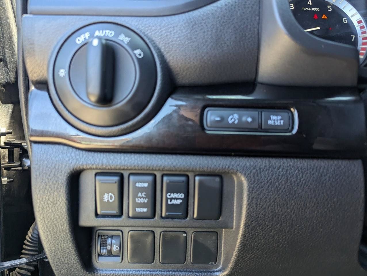 Used 2019 Nissan Titan SV w/ SV Convenience Package AWD/4WD image 16