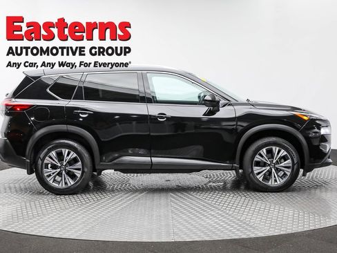 Used 2021 Nissan Rogue SV w/ Premium Package image 4