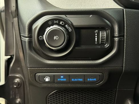 Used 2025 Jeep Wrangler Unlimited Sahara w/ Safety Group AWD/4WD image 30